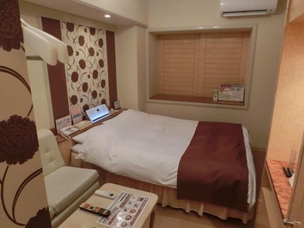 hotel hyper noah adults only