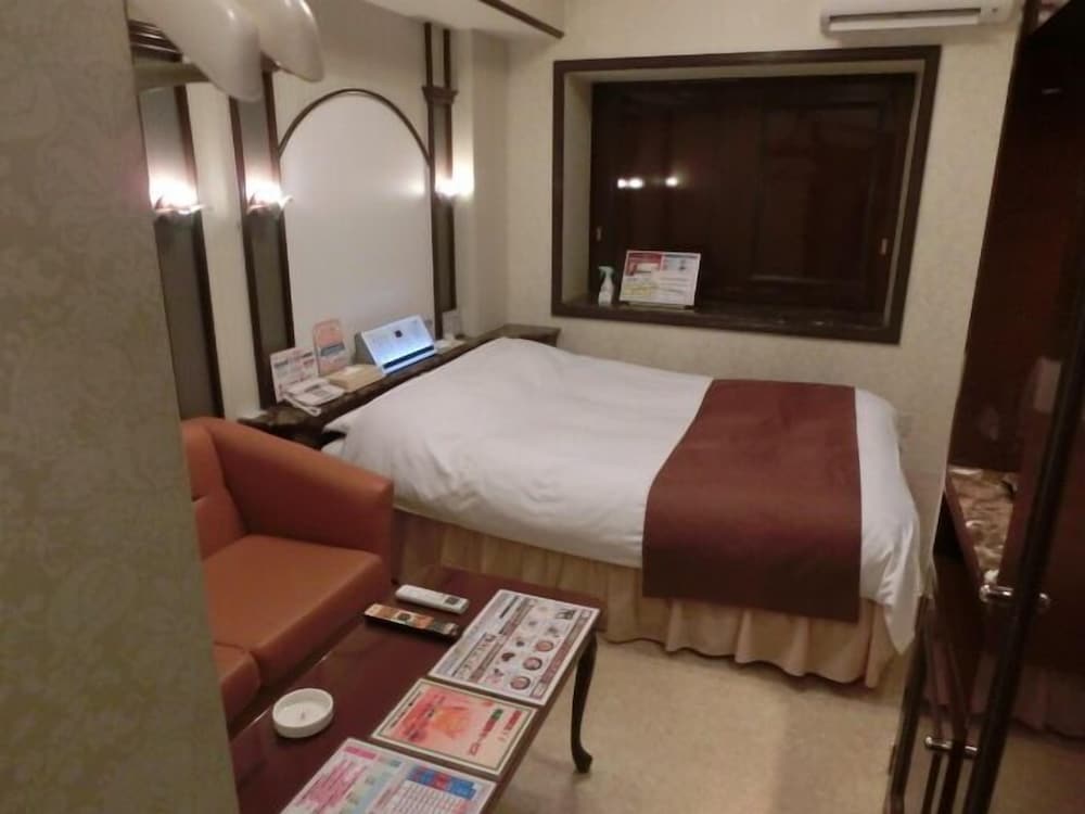 hotel hyper noah adults only