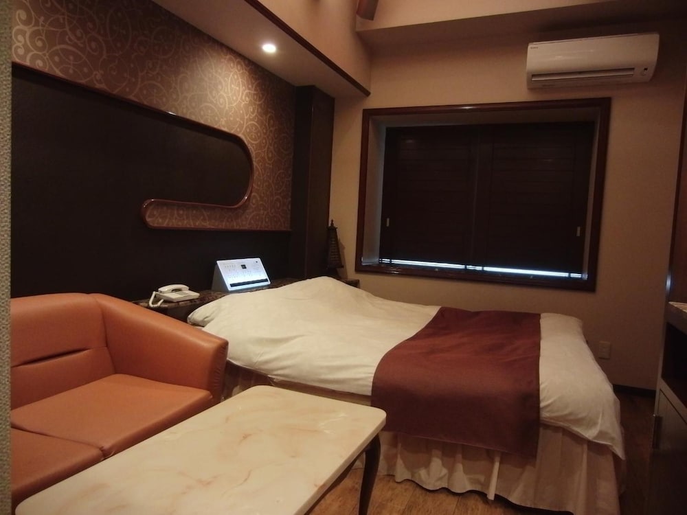 hotel hyper noah adults only