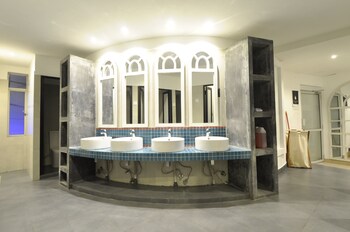 clock inn dehiwala hostel