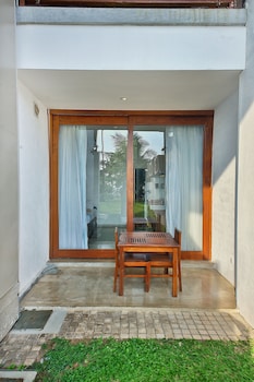 r degrees ambalangoda