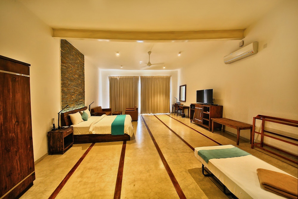 r degrees ambalangoda