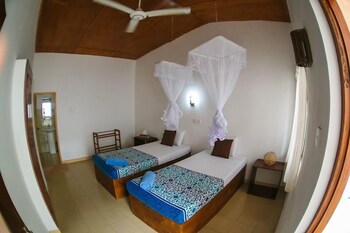 hostel first mirissa