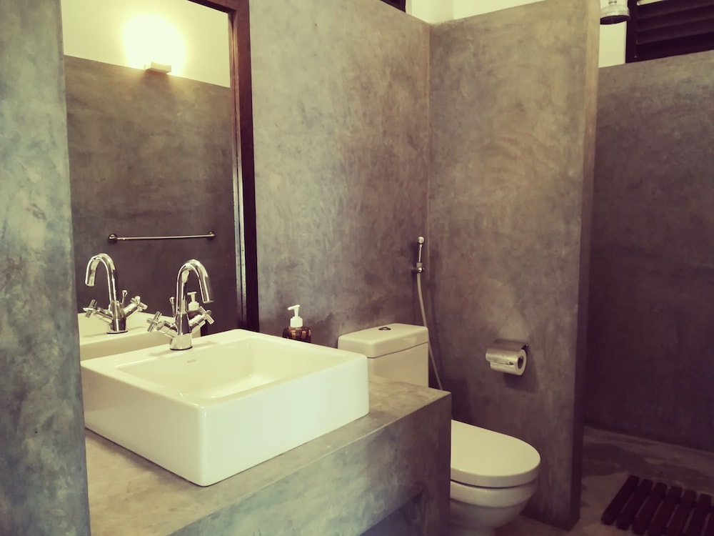 laras place unawatuna