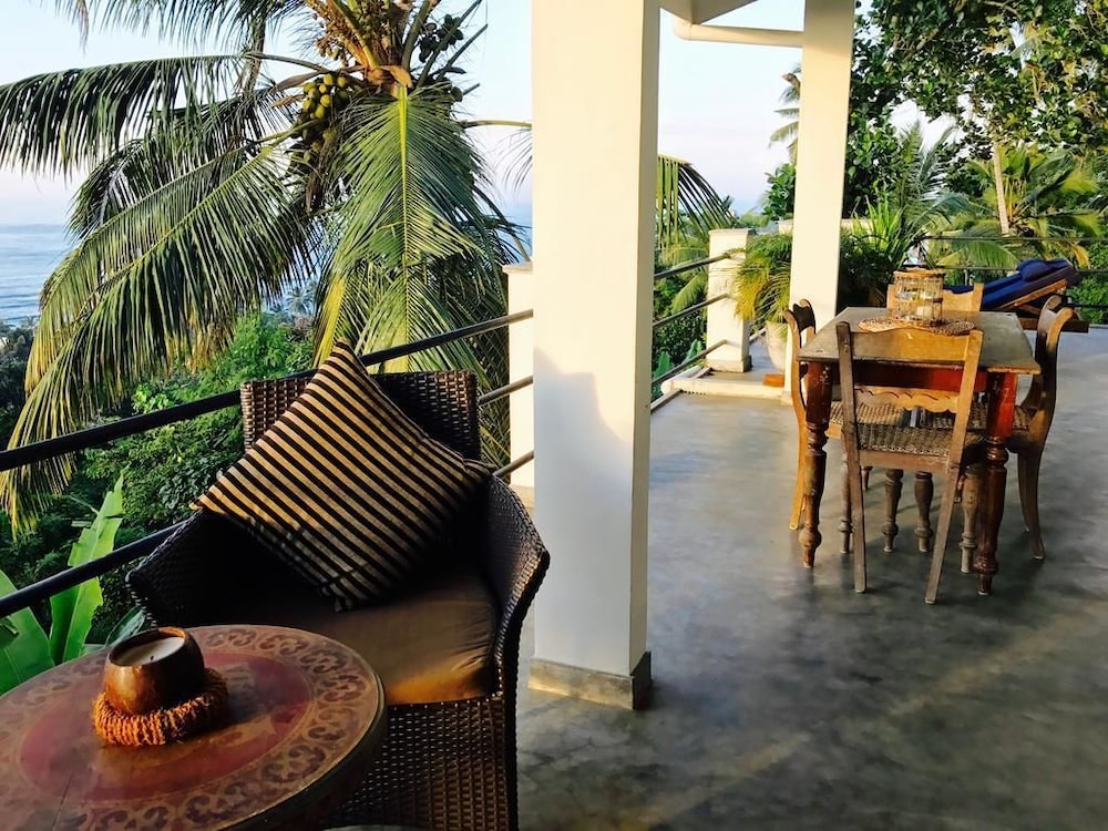 laras place unawatuna