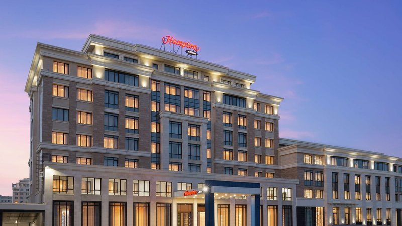 hampton by hilton astana triumphal arch