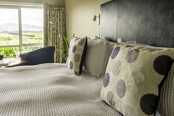 ribbonwood country house