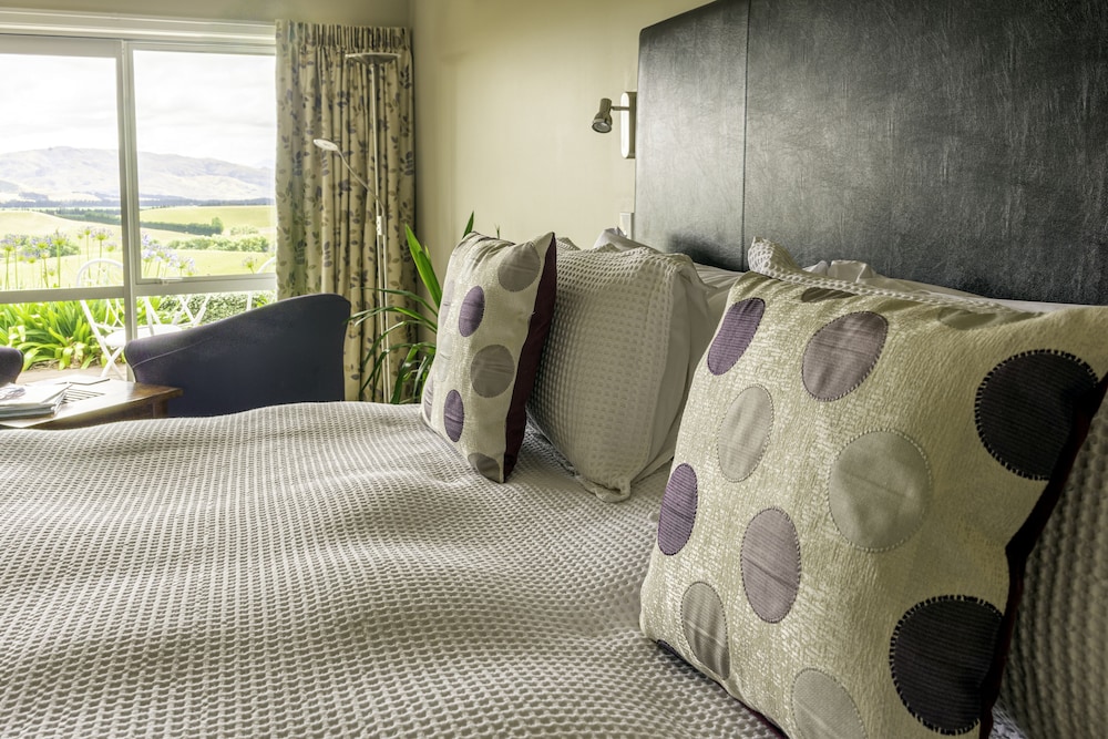 ribbonwood country house