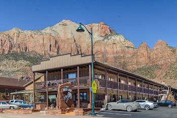 pioneer lodge zion national park springdale