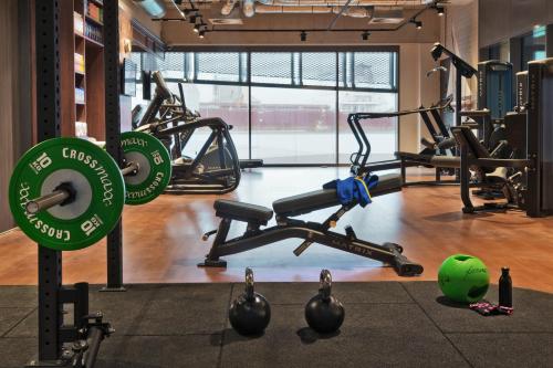 moxy amsterdam houthavens