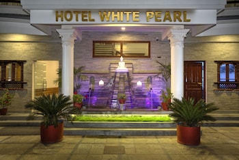 hotel white pearl