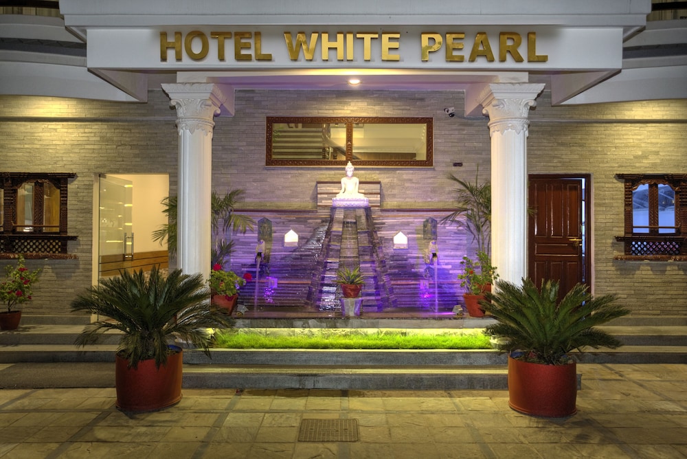 hotel white pearl