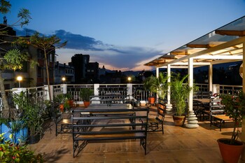 hotel himalayan oasis