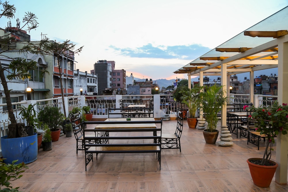 hotel himalayan oasis