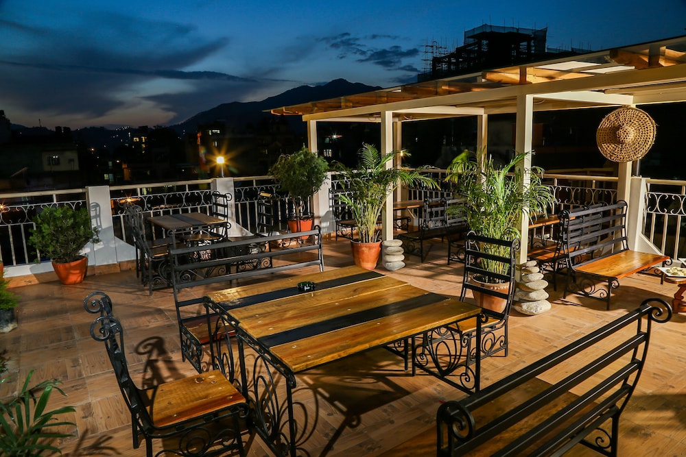 hotel himalayan oasis