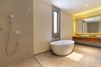 aprota villas arugambay