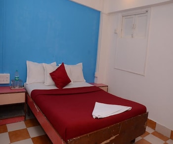 Anil Guest House,Santacruz,2 star