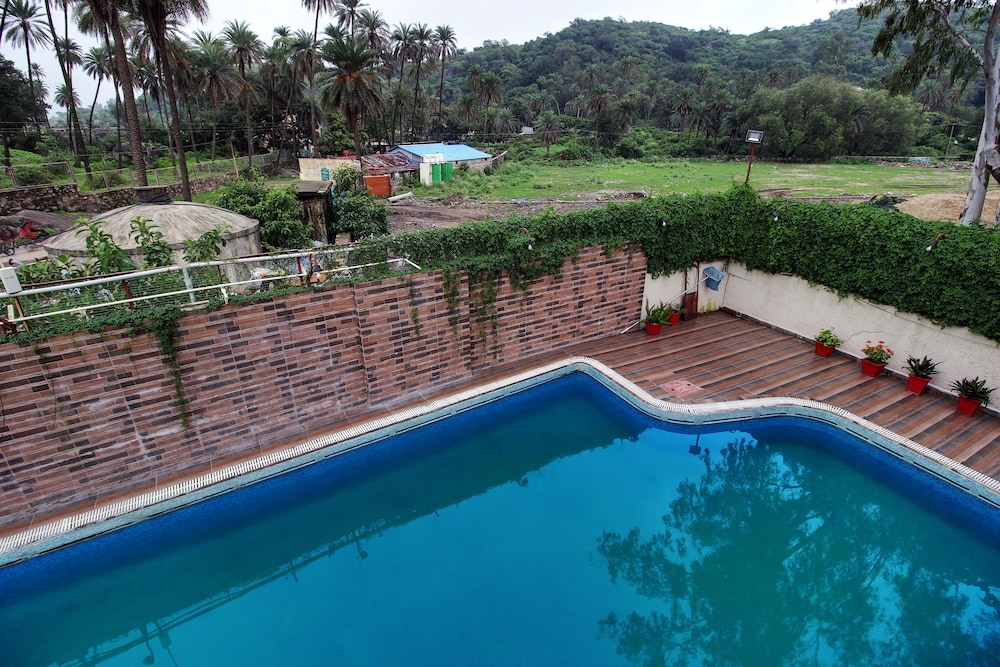 hotel sunset inn mount abu with swimming pool