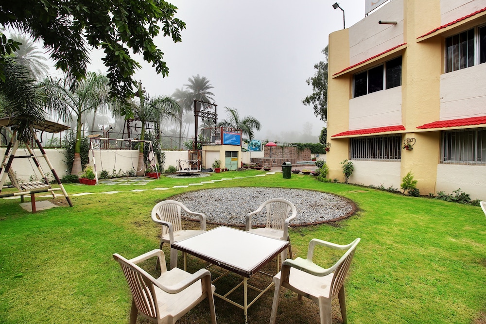 hotel sunset inn mount abu with swimming pool
