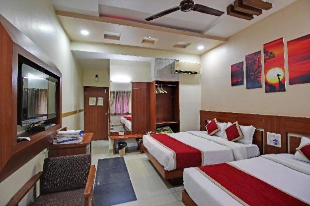 hotel sunset inn mount abu with swimming pool