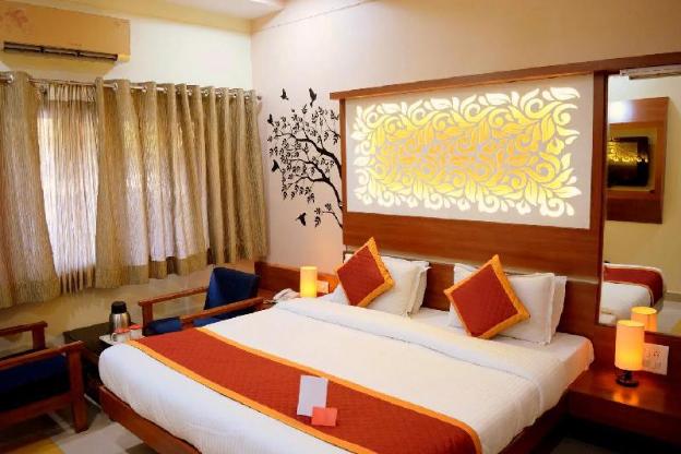 hotel sunset inn mount abu with swimming pool