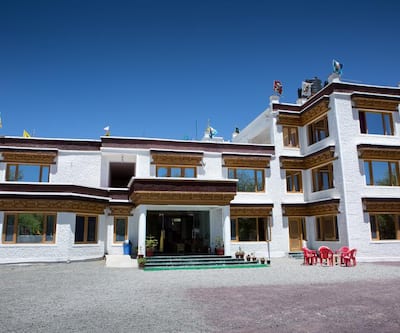 ratna hotel ladakh