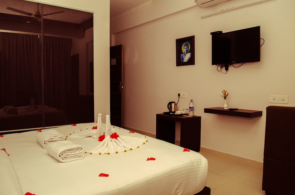 leela backwaters inn