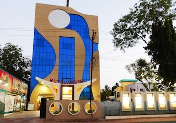 hotel aadhi