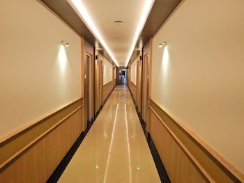hotel aadhi