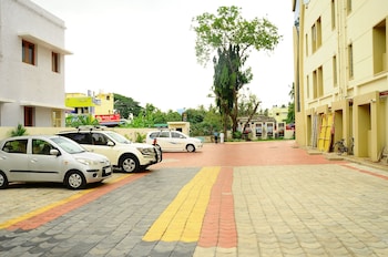 hotel aadhi