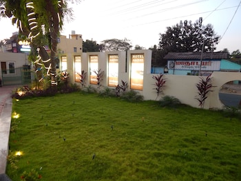 hotel aadhi