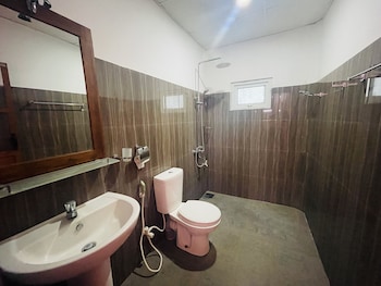 green hut hotel and restaurant