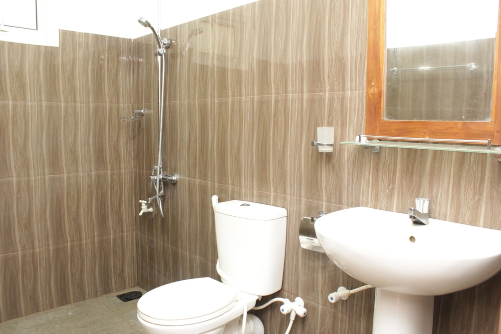 green hut hotel and restaurant