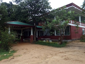 green hut hotel and restaurant