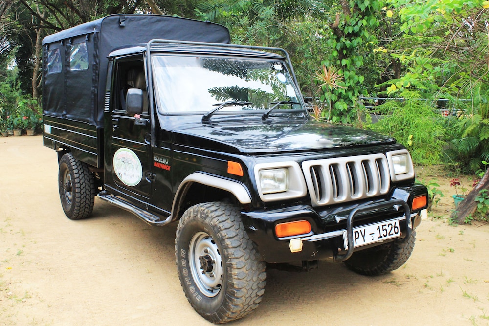 green hut hotel and restaurant