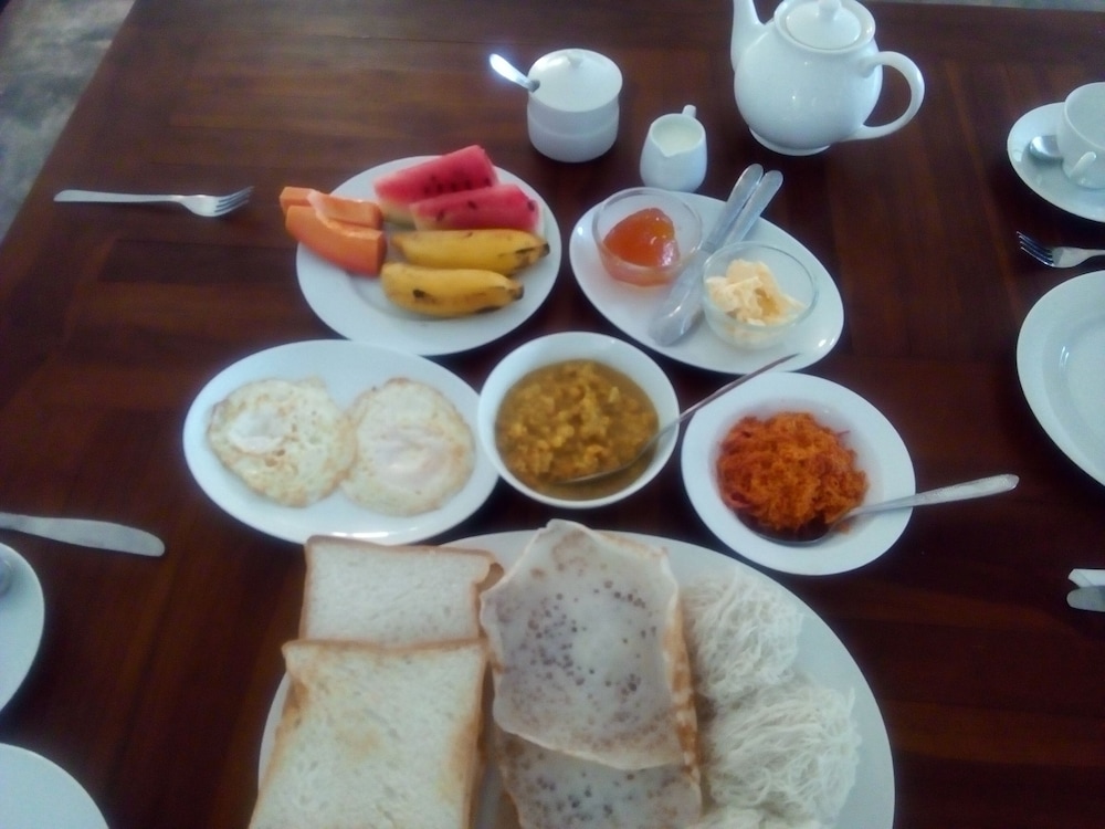 green hut hotel and restaurant