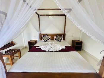 green hut hotel and restaurant