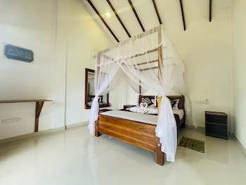 green hut hotel and restaurant