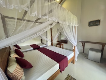 green hut hotel and restaurant