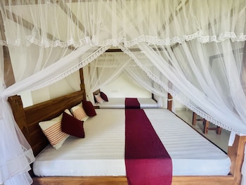 green hut hotel and restaurant