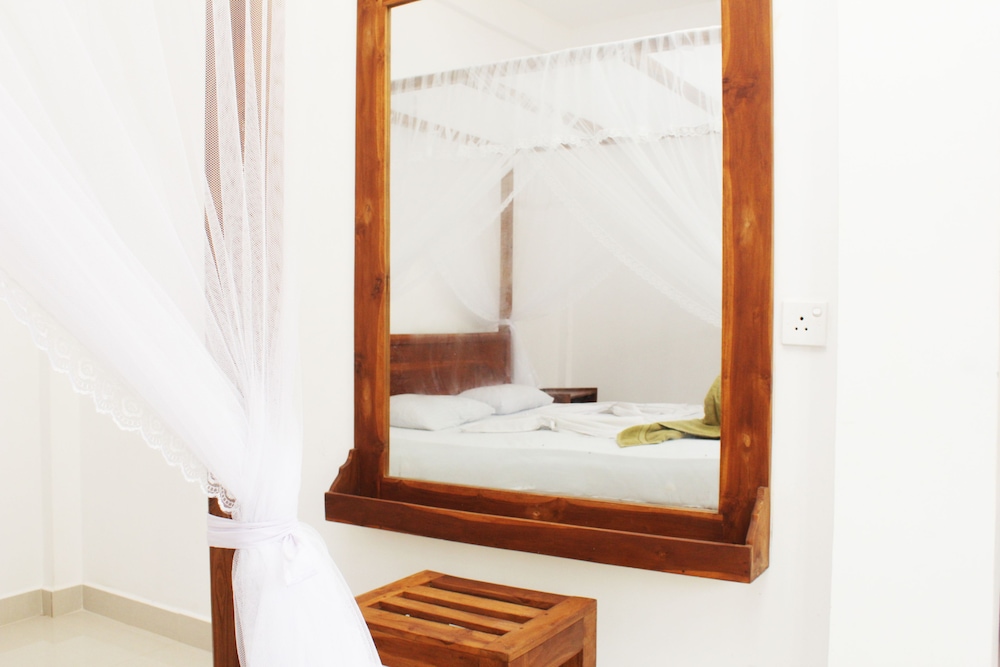 green hut hotel and restaurant