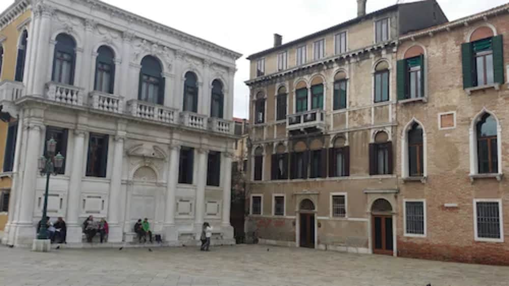 friendly venice suites