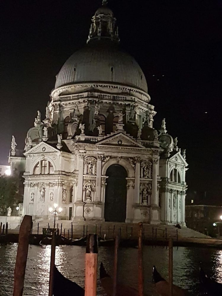 friendly venice suites