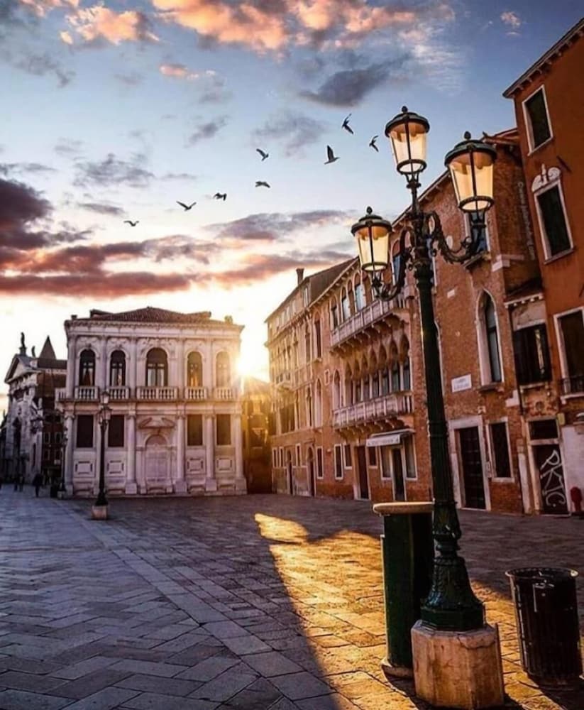 friendly venice suites