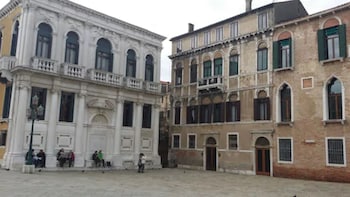 friendly venice suites