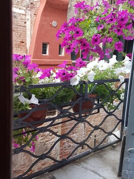 friendly venice suites