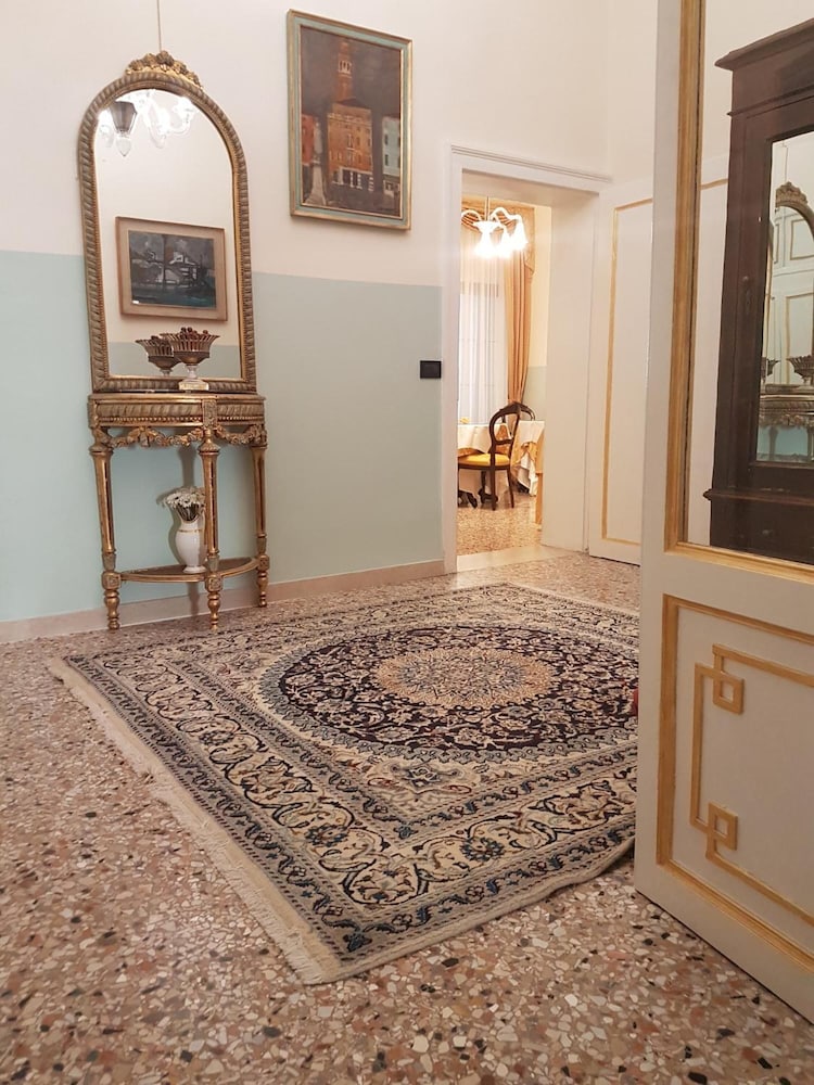 friendly venice suites