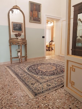 friendly venice suites