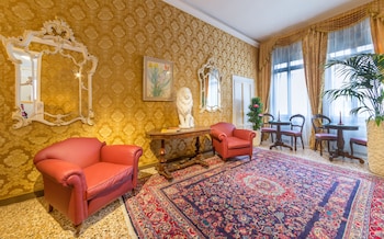 friendly venice suites