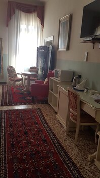 friendly venice suites